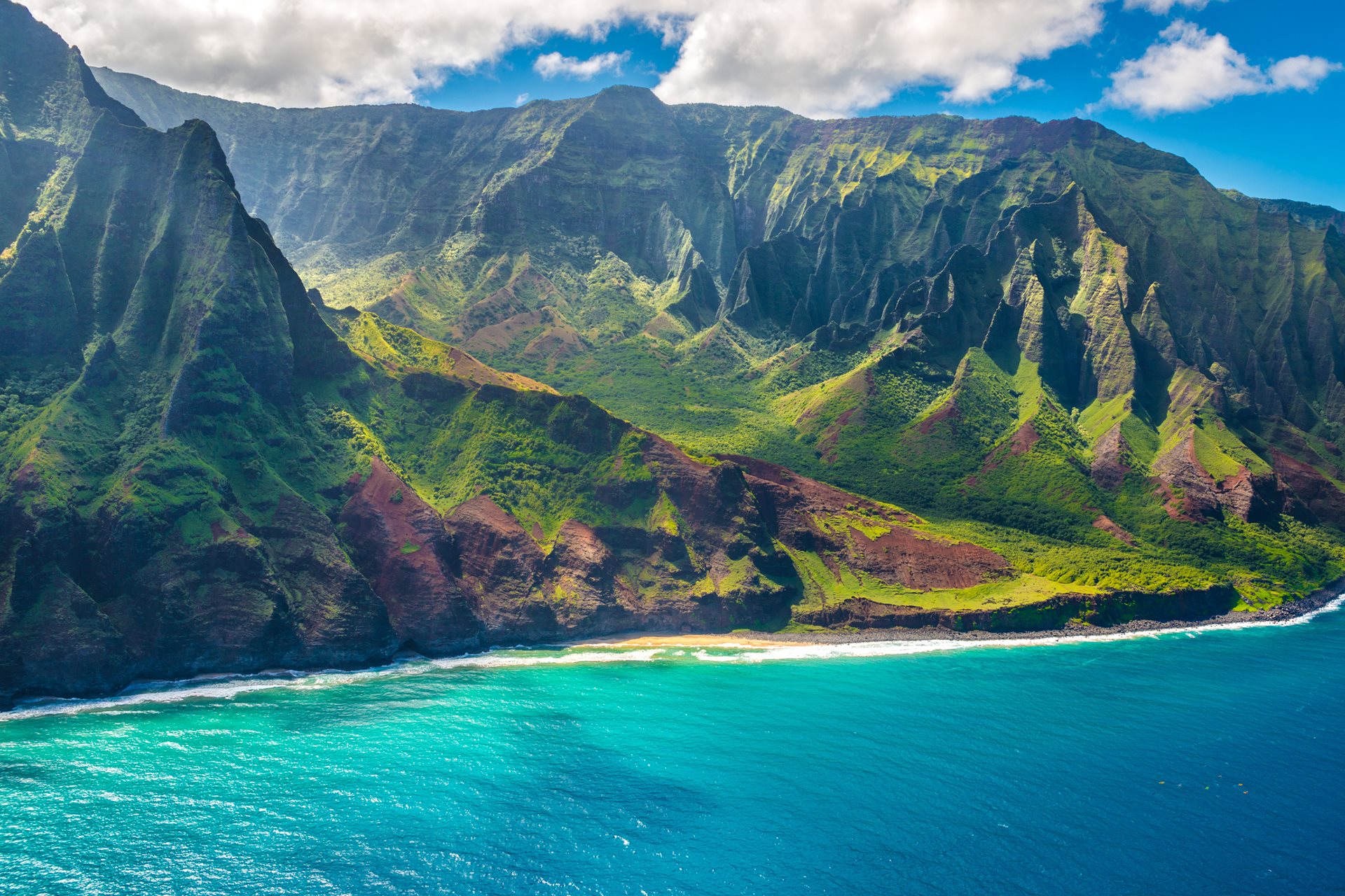 Explore blacksandy beaches on a Globus Hawaii Tour